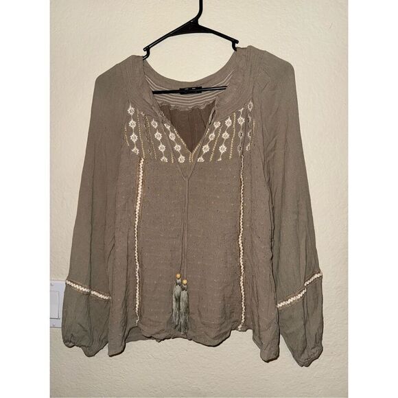 MISS ME WOMEN'S OLIVE EMBROIDERED BOHEMIAN TASSEL TOP - Picture 1 of 8